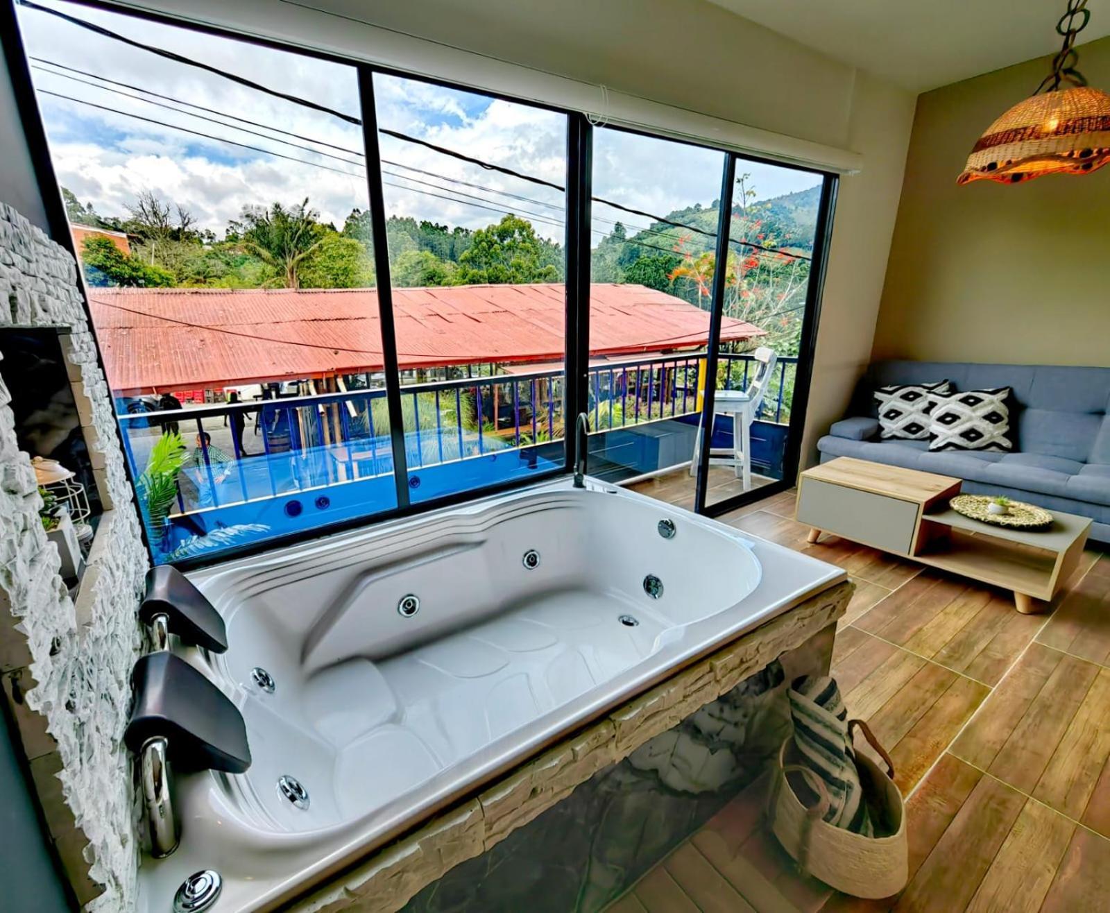 Habitacion Deluxe 2 Con Jacuzzi A 20 Mt Del Parque サレント エクステリア 写真